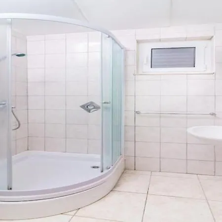 - Comfort Two-bedroom F3 *