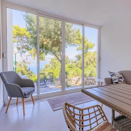 - Comfort Two-bedroom F3 *
