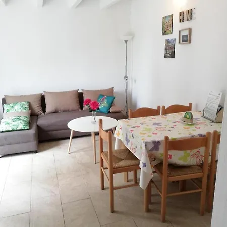 - Comfort Two-bedroom F3 아파트 룸바르다
